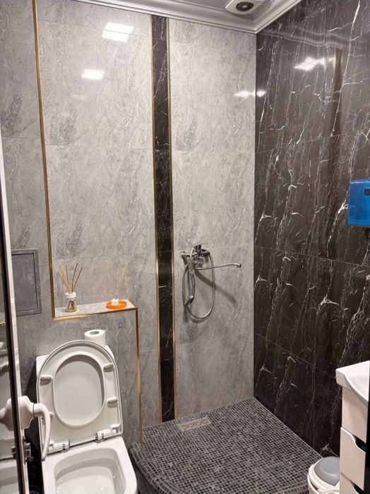 Ул.нукус Бутик Гламур сдаётся офис 2х-комнатный 72м2.