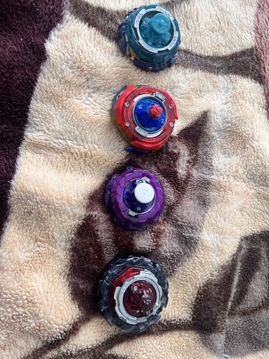 Бейблэйд один волчок 3000тенге