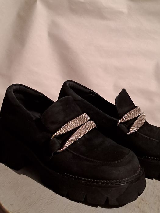 Аяқ киімдер бу сатылады