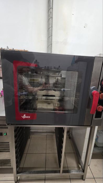 Конвектомат Venix G05M с парно овлажняване и стойка