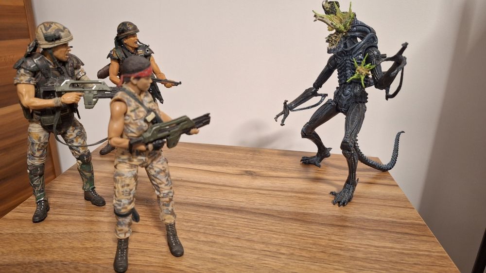 Продавам фигури от Neca