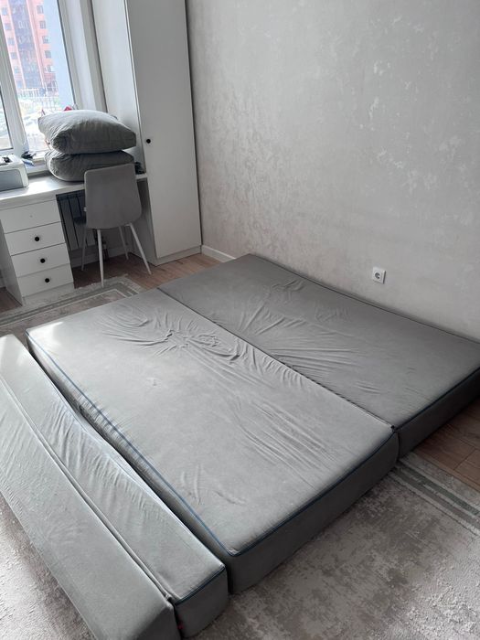 Диван мягкий с подушками