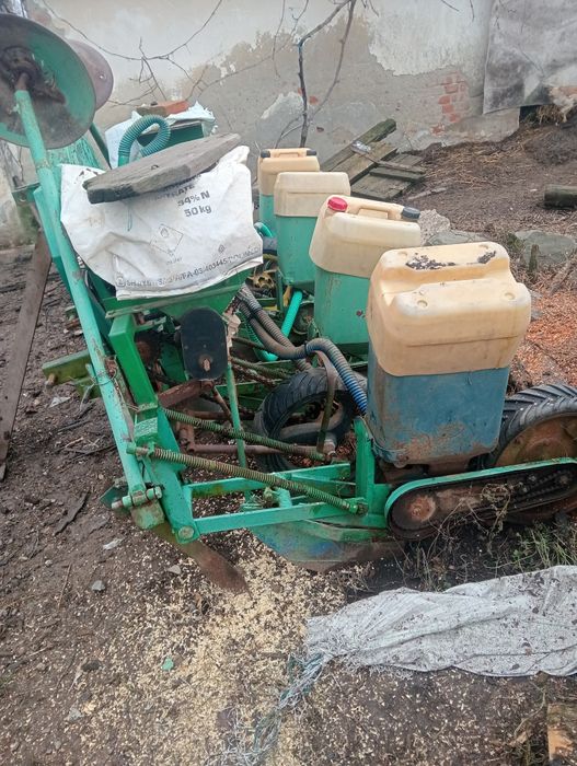 Vând tractor Fiat 55cp și semanatoare