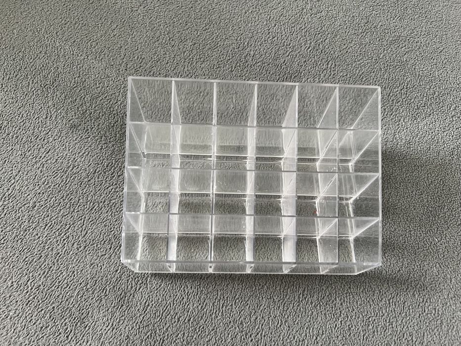 Органайзер для помад, 24 секции