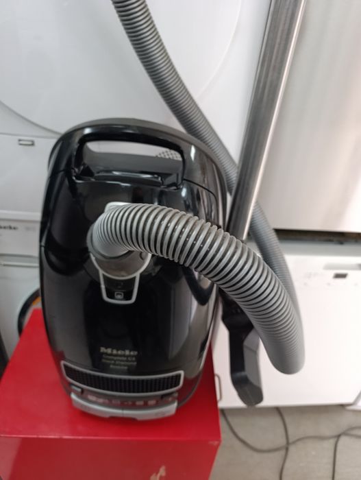 Прахосмукачка  Miele Complete