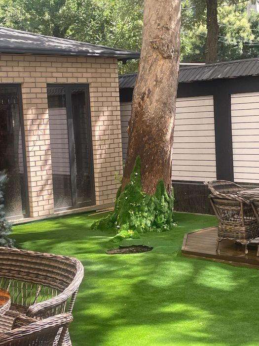 Деревья искусственные для помещения и улиц