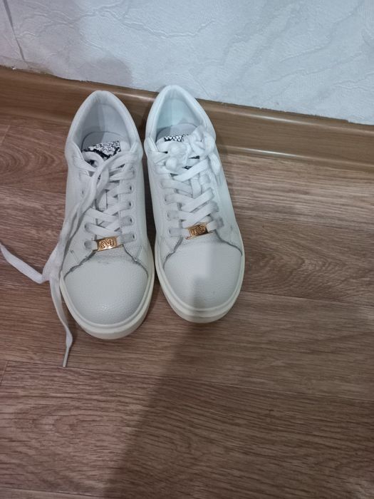 Кросовки женские