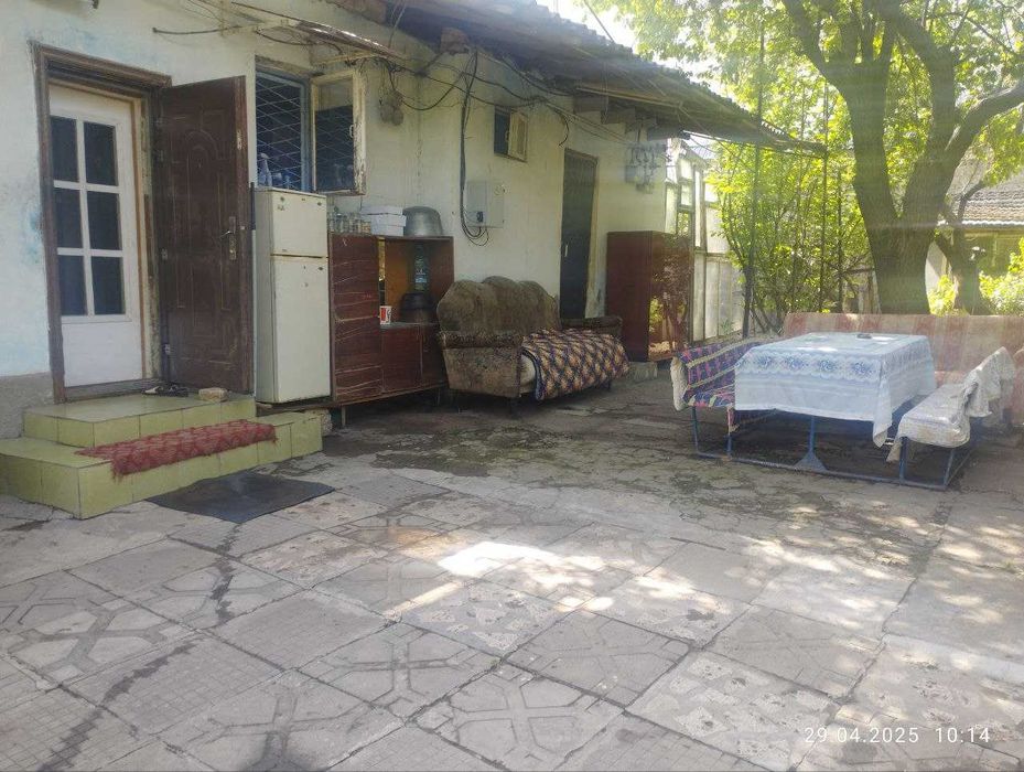 2 комнатный дом семейной паре на участке у ворот госпиталя 300 $