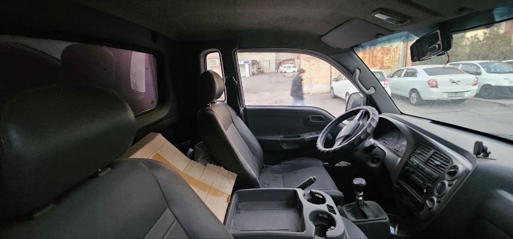 Kia Bonga 2013. Avtomobile