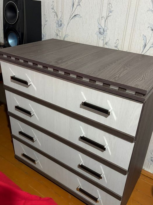 Комод спальный серого цвета