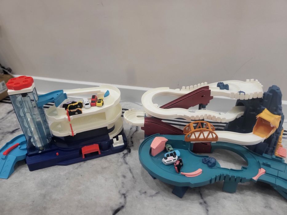 Игрушки для мальчика машинки