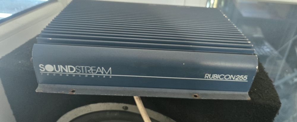 Stație auto si subwoofer