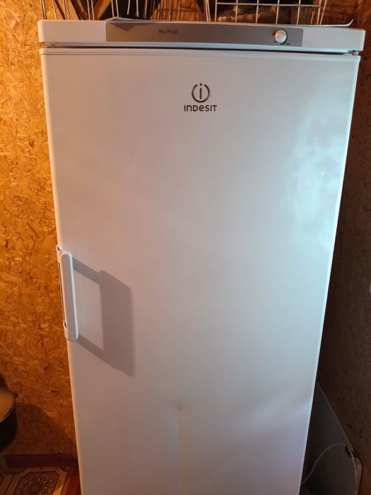 Морозильник стоящий