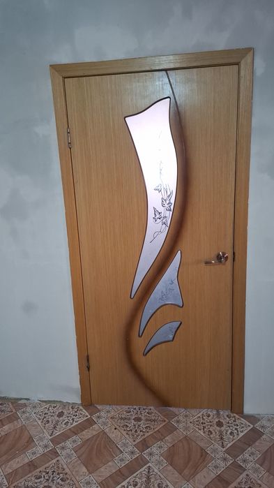 Меж комнату двери