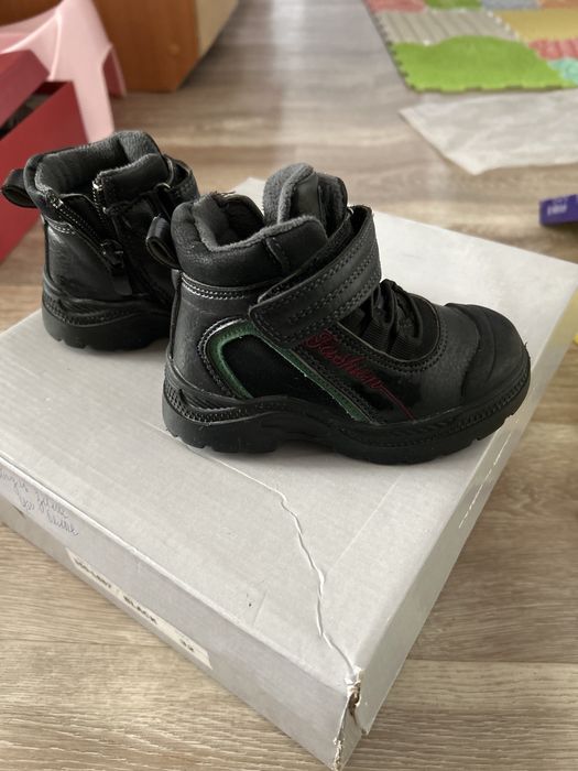 Продам батинку для мальчика весна