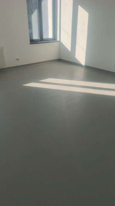 execut montaj de pardoseli