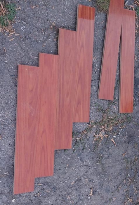 Ламинат б/у 12мм. В наличии 55кв.м.