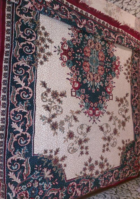 Ковёр шерстяной в хорошем состоянии