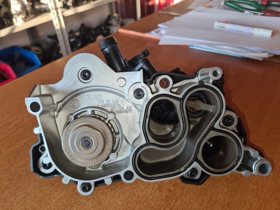 Pompă apă cu corp termostat Vw Audi Skoda  1.0 1 2 1.4Tsi