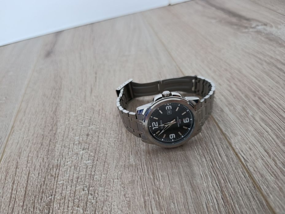 Продам оба  часы