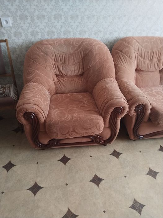 2 кресло  б/у в среднем состоянии