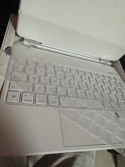 Magic keyboard - Безжична клавиатура, кейс за iPad