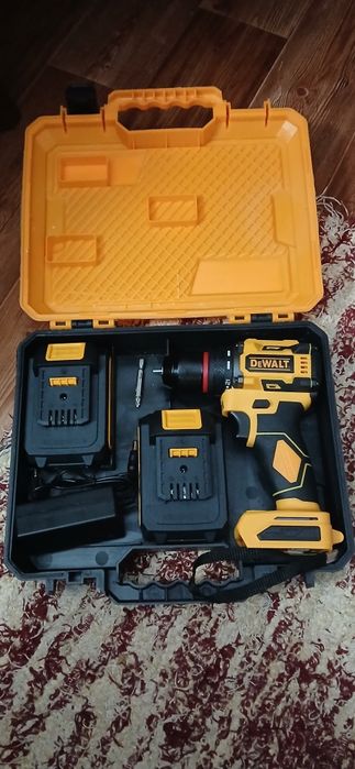 Шуруповерт Dewalt