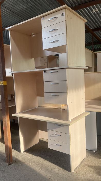 Офисные столы с ящиками