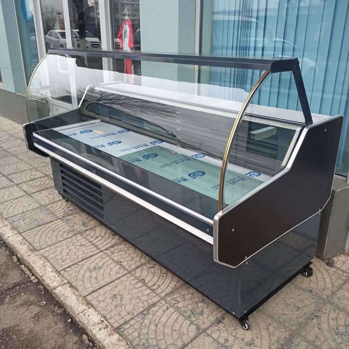 Акция !!! Продаются витринние холодильники.