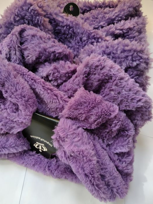 Cinci gulere  noi (mov si bleu)