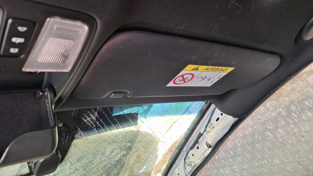 Черен централен плафон + черни сенници и др. KIA Seed