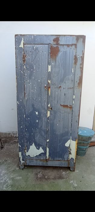 Продается металлический шкаф