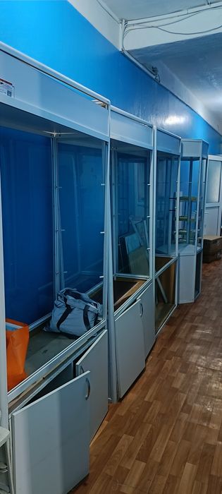 Продам витрины стеклянные