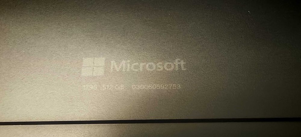 Продавам 2&1 Microsoft Surface I7 8650U up 4.2/16Gb/512Gb/Нова Батерия