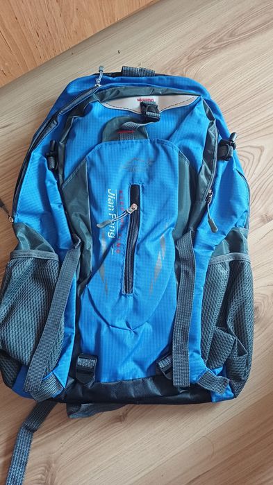 Продавам нови раници 40 л