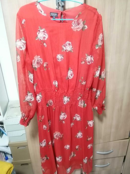 Rochie din voal, cu trandafiri