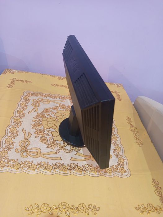 Монитор диагональ 19 .