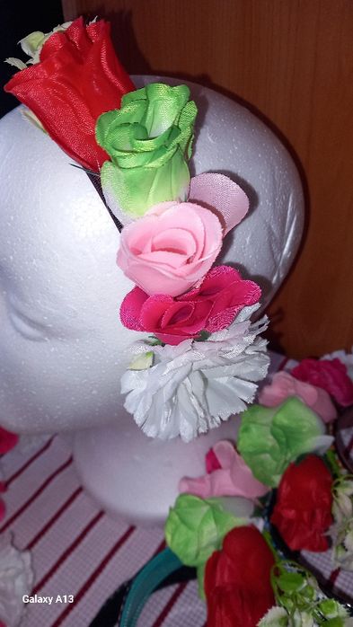 Предлагам красиви весели диадеми за различни поводи