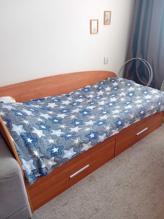 Продам кровать вместе с матрасом.