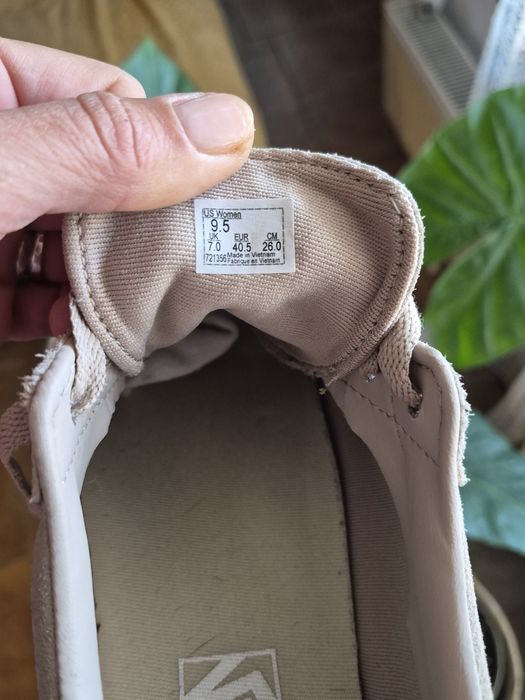 Vând teniși Vans
