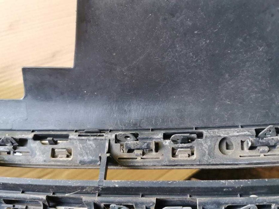 grila cu semn vw passat b7
