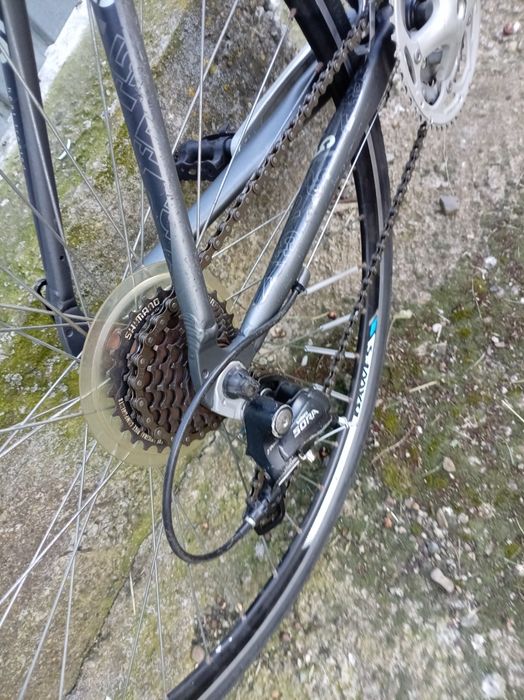 Vând urgent bicicleta, cursiera cu furca carbon
