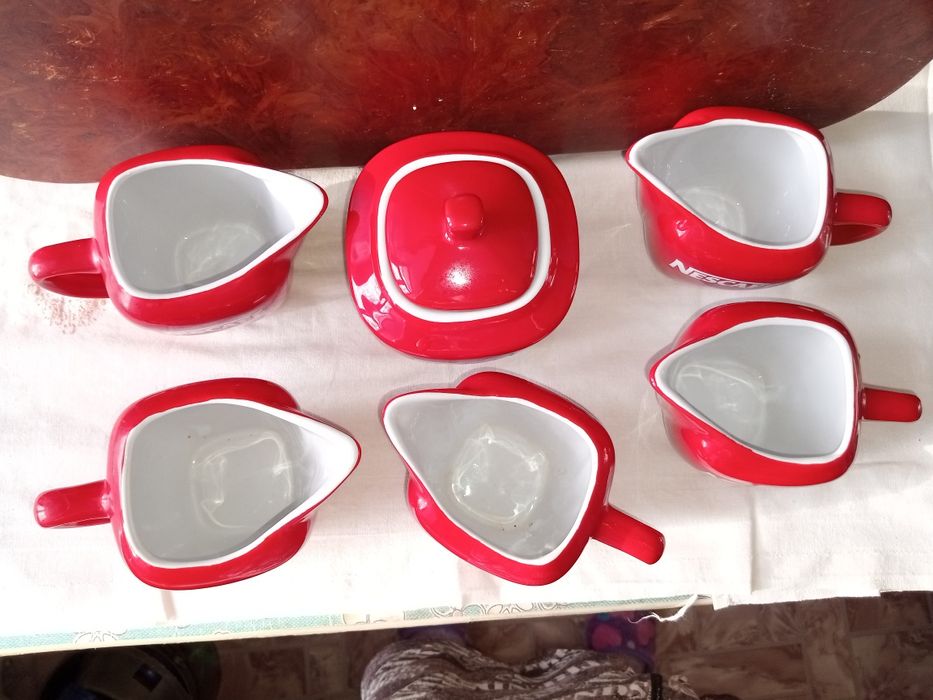 Продаю набор посуды.