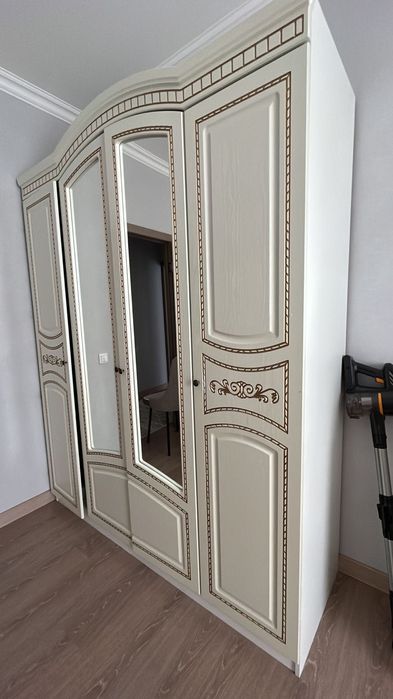 Продам спальный гарнитур