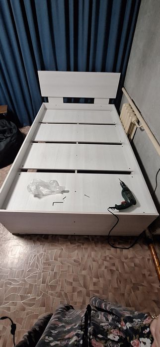 Продам кровать белую