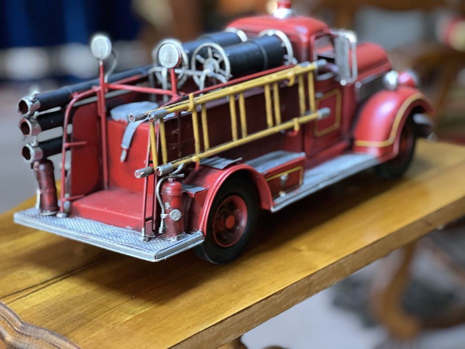 Machetă decorativă din metal - Mașină de Pompieri