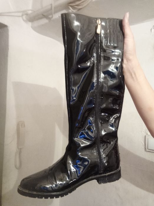 Срочно продам сапоги