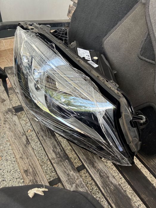 Десен фар за Mercedes C-classa W205 20018г