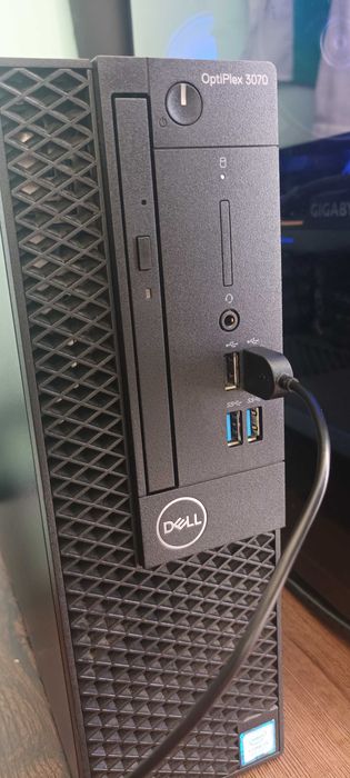 Продавам евтин компютър Dell