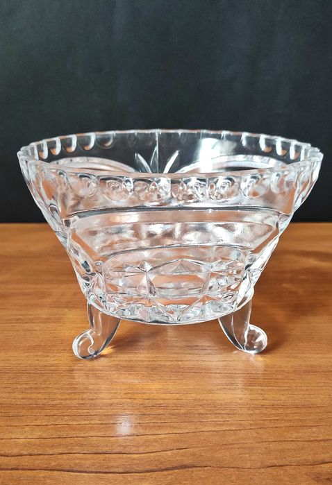 Кристална купа на крачета